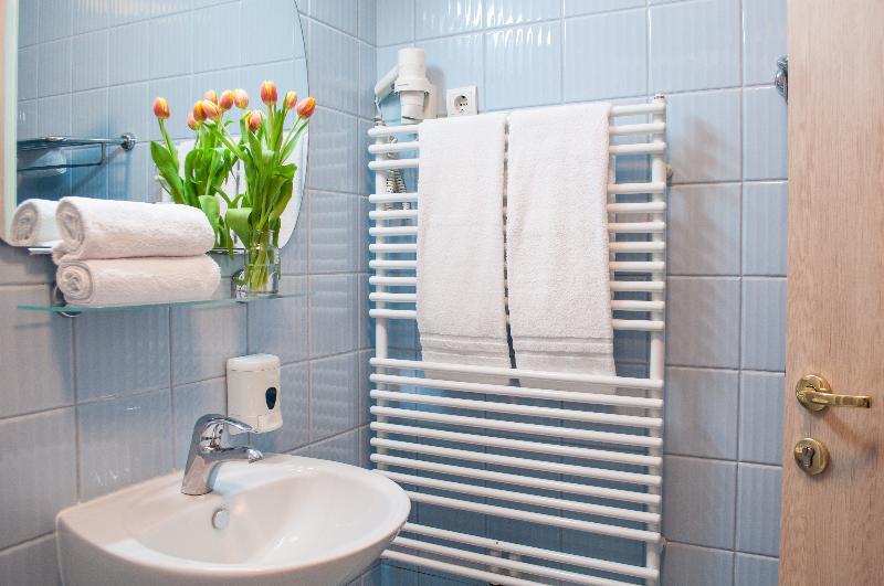 Hotel Erasmus Постойна Екстер'єр фото